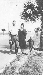 edsel wyant-vera and mae dagion taken near savannah ga-11-1930 on the way to florida.jpg